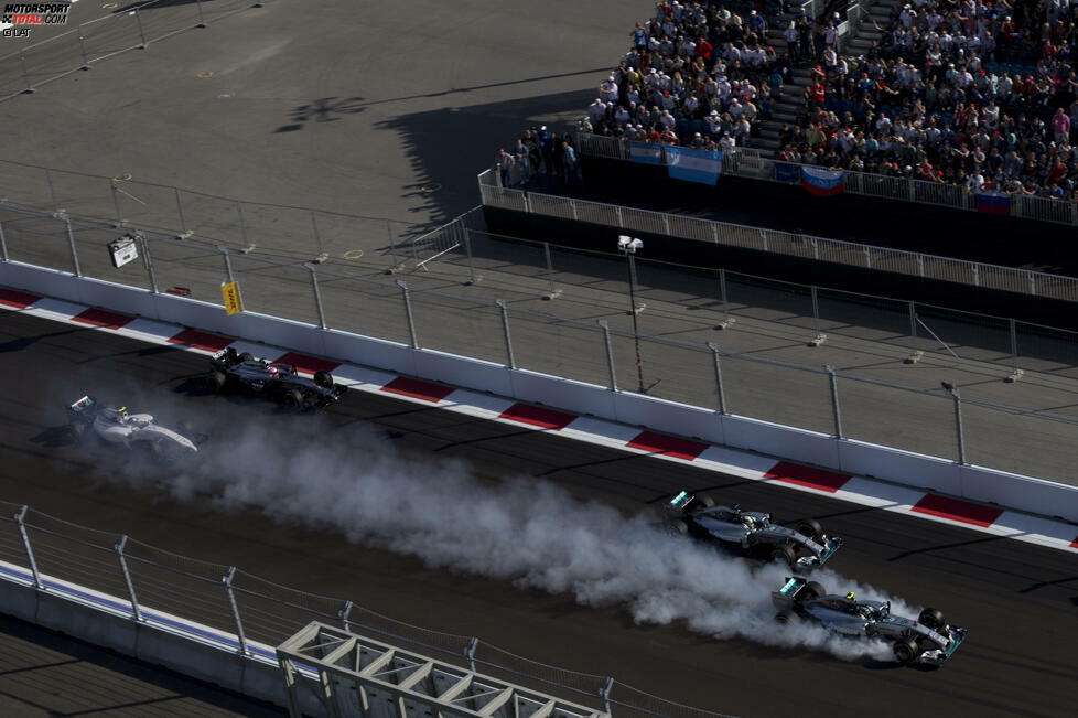 In Sotschi verschätzt sich Rosberg komplett. Sein Versuch, Pole-Setter Hamilton beim Start auszubremsen, scheitert, er muss früh Reifen wechseln. Seine Aufholjagd von ganz hinten endet auf Platz zwei, der Teamkollege gewinnt erneut.