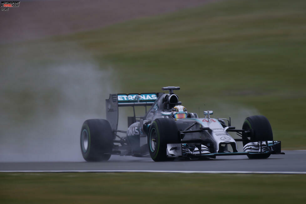 Nächster Dämpfer für Hamilton ausgerechnet beim Heimrennen in Silverstone: Im Qualifying unterschätzt er die Streckenverhältnisse, verzichtet auf den letzten Versuch, schenkt Rosberg die Pole und muss von Platz sechs losfahren. Auch im Rennen sieht...