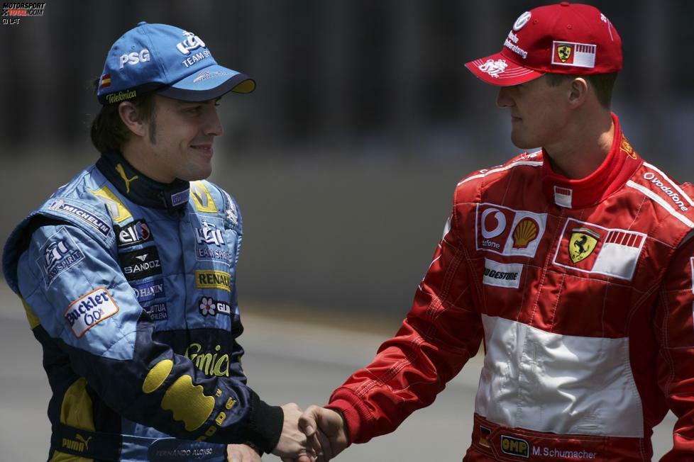 ...Michael Schumacher. Der Kerpener muss nach seinem Aus beim Japan-Grand-Prix Punkte gutmachen, doch ausgerechnet Alonso-Teamkollege Giancarlo Fisichella schlitzt ihm den Hinterreifen auf und zerstört auch die letzte Hoffnung. Nach dem Rennen ist für den Ferrari-Piloten Schluss: Er hängt seinen Helm das erste Mal an den Nagel.