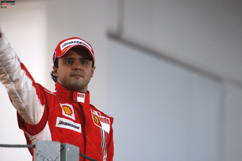 Leidtragender ist Felipe Massa, der das Rennen zwar bereits zum zweiten Mal gewinnen kann und kurzzeitig Weltmeister ist, den Titel aber noch entrissen bekommt. Unvergessen sind seine stolzen Tränen auf dem Podest und die Bilder aus der Ferrari-Box, wo die Crew bereits am Feiern ist, bevor Hamilton den Traum platzen lässt. Für Massa sollte es bislang der letzte Sieg bleiben.