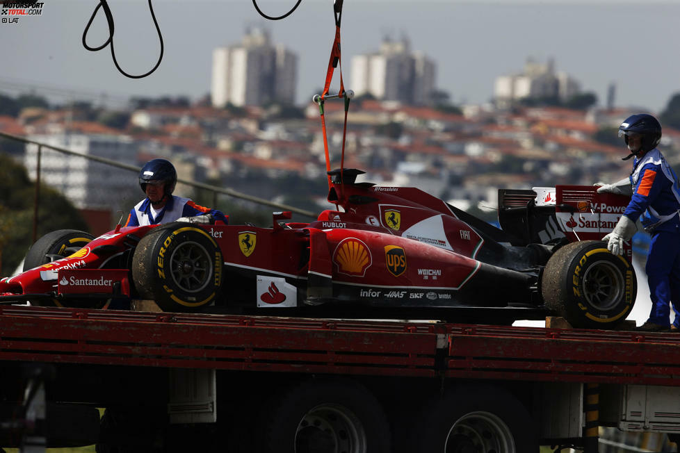 Motorschaden im Freitagstraining: Für Fernando Alonso beginnt das Wochenende nicht nach Wunsch. Allerdings hat Ferrari mit so einem Defekt schon gerechnet - weil der eingebaute Motor schon am Ende seiner Lebenserwartung ist.