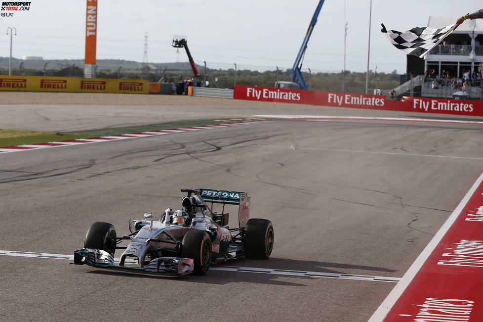 Hamilton lässt nichts mehr anbrennen und gewinnt nach 56 Runden 4,3 Sekunden vor Rosberg. Auf den weiteren Plätzen: Ricciardo, Massa, Bottas und Alonso. Vettel wird nach spätem dritten Boxenstopp mit einem schnellen Schlusssprint auf weichen Reifen Siebter. Und jetzt steht fest: Die WM-Entscheidung 2014 fällt definitiv erst beim Saisonfinale mit doppelten Punkten in Abu Dhabi.