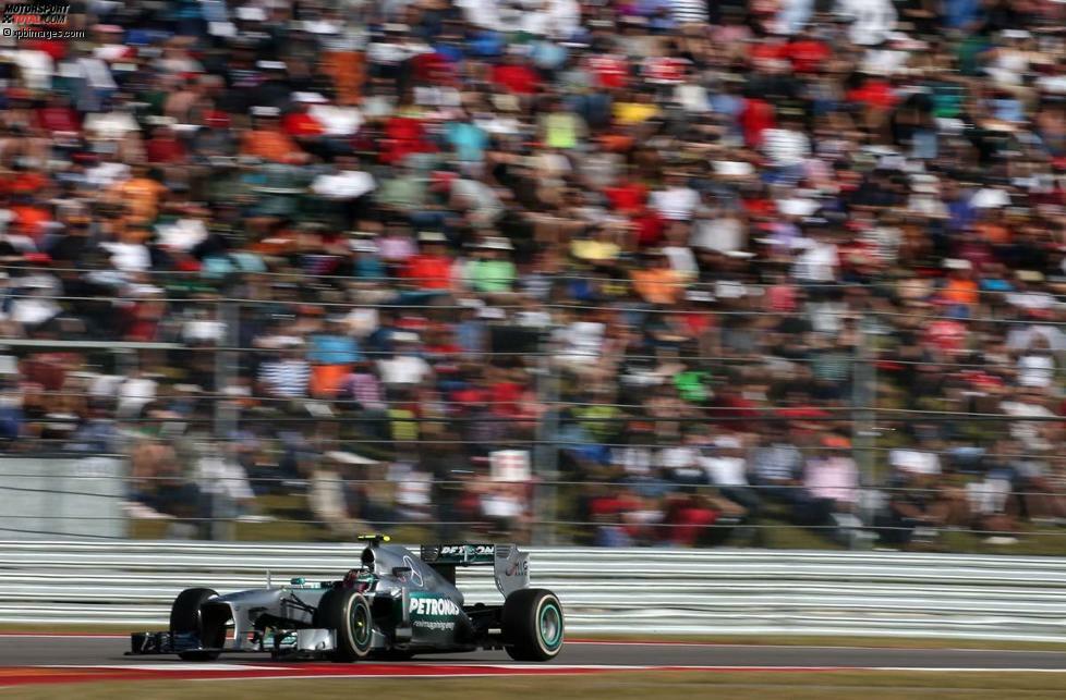 Dahinter behauptet sich Hamilton und wird Vierter. Für den Mercedes-Star ist ein einsames Rennen. Eine spannendere Aufholjagd verzeichnet Teamkollege Nico Rosberg, der über Platz neun jedoch nicht hinauskommt.