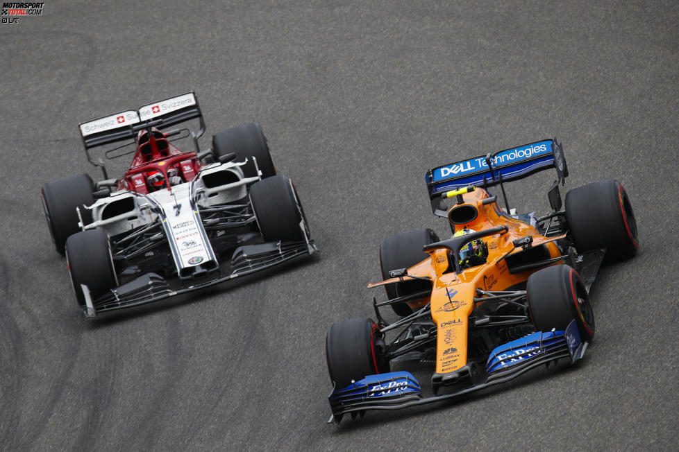 #15 Beim Grand Prix von China 2019 bringt Rookie Lando Norris den Finnen auf die Palme. Der McLaren rundet sich zurück, was Kimi überhaupt nicht gefällt. 