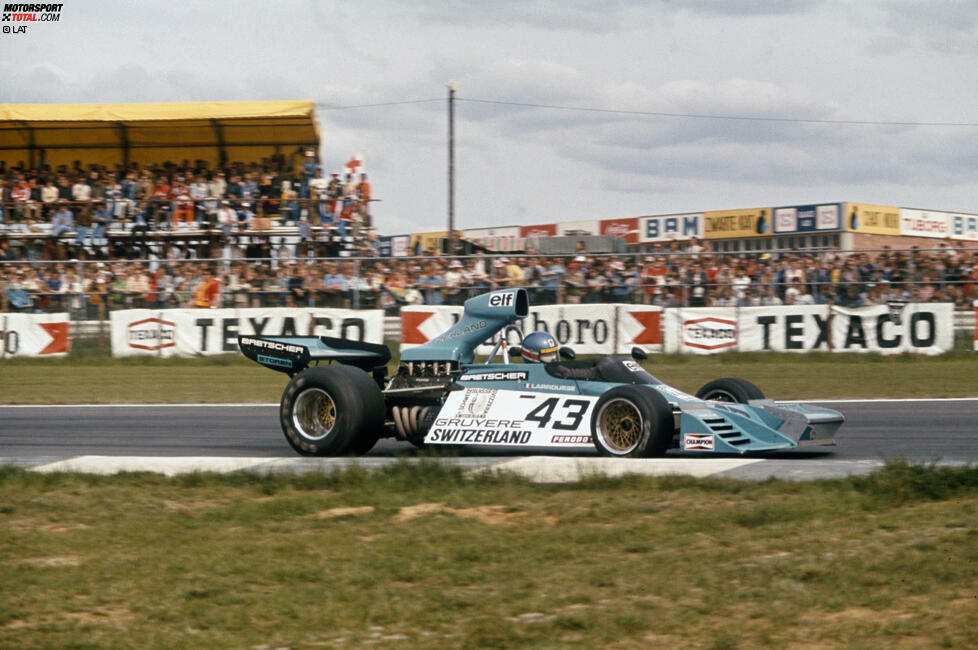 Gerard Larrousse begann seine Motorsport-Karriere als Rallye-Fahrer, wechselte dann in den Sportwagen-Bereich und wollte sich auch eine Formel-1-Erfahrung nicht nehmen lassen. Beim Belgien-Grand-Prix1974 musste er jedoch in der 53. Runde aufgeben, weil seine Reifen runtergefahren waren und es keinen Ersatz gab. Eine zweite Chance erhielt er nicht.