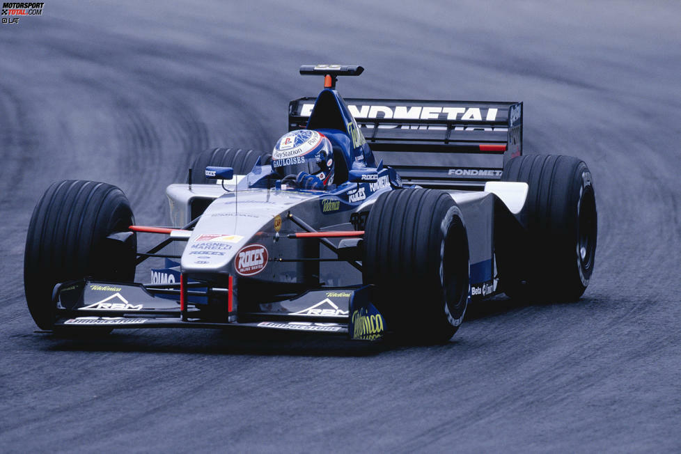 Auch Stephane Sarrazin bekam nur eine Chance in der Königsklasse. Den Grand Prix von Brasilien 1999 konnte er mit gebrochenem Frontflügel jedoch nicht beenden. Den einen Einsatz fuhr er für Minardi. Da er auf eine Verpflichtung bei Prost hoffte, verspielte er allerdings die Chance auf weitere Formel-1-Einsätze.