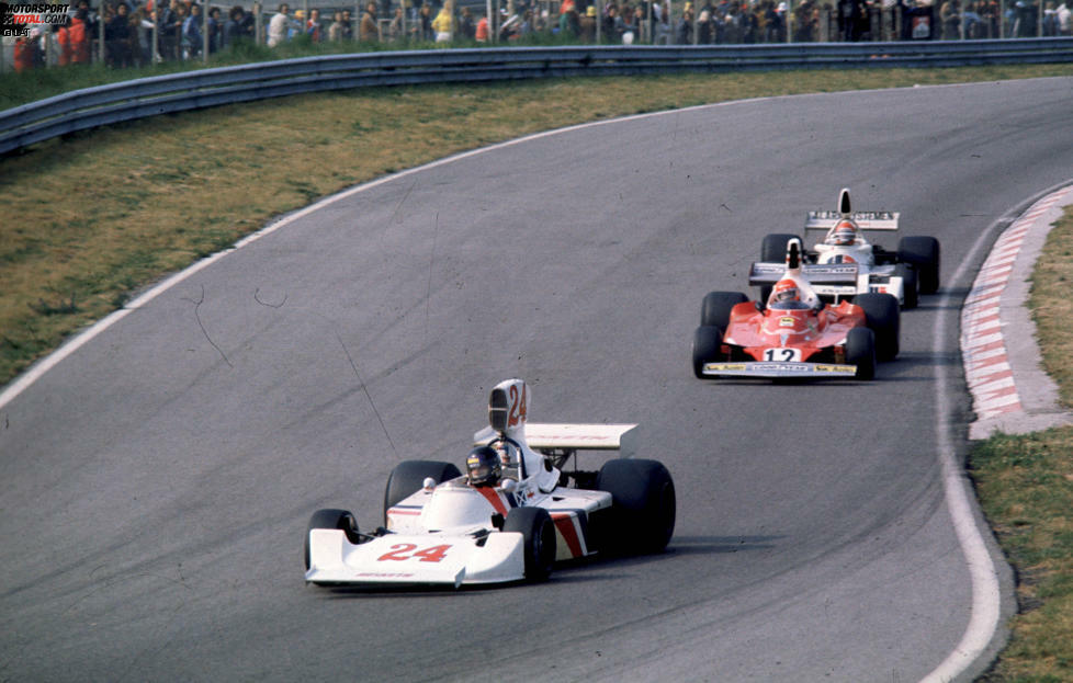 Der größte Erfolg: Bei teilweise regnerischen Bedingungen gewinnt James Hunt 1975 in Zandvoort unter großem Jubel den einzigen Grand Prix für Lord Hesketh. Hunt hält dabei Niki Lauda im eigentlich überlegenen Ferrari hinter sich und wird am Saisonende WM-Vierter. Zwischen den beiden beginnt eine Rivalität, die Jahrzehnte später unter dem Titel 