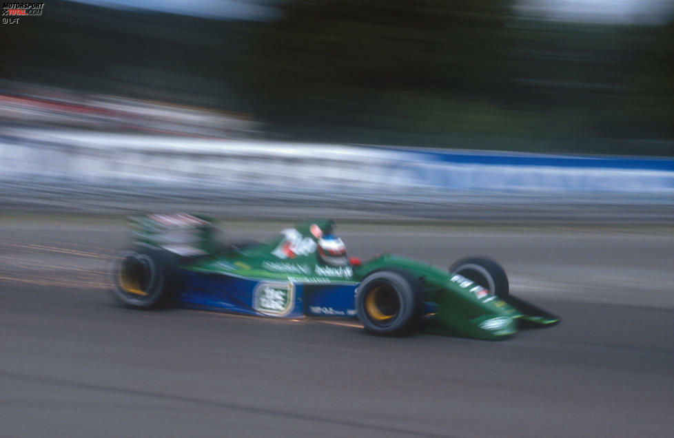 Nummer 3: Eddie Jordan steigt mit seinem Team 1991 in die Formel 1 ein und ist mit dem fünften WM-Rang bei den Konstrukteuren die große Sensation. Noch in der Premierensaison debütiert ein gewisser Michael Schumacher im knallgrünen Auto, das Riesentalent wechselt aber nach nur einem Grand Prix (Ausfall in der ersten Runde in Spa-Francorchamps) zu Benetton.