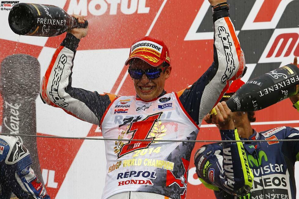 Somit hat Marquez in den vergangenen fünf Jahren vier WM-Titel in drei verschiedenen Klassen gewonnen. Nach den Titeln in der 125er-Klasse (2010), in der Moto2 (2012) und im Vorjahr im Rookie-Jahr in der MotoGP hat sich der 21-Jährige bereits in den Geschichtsbüchern verewigt.