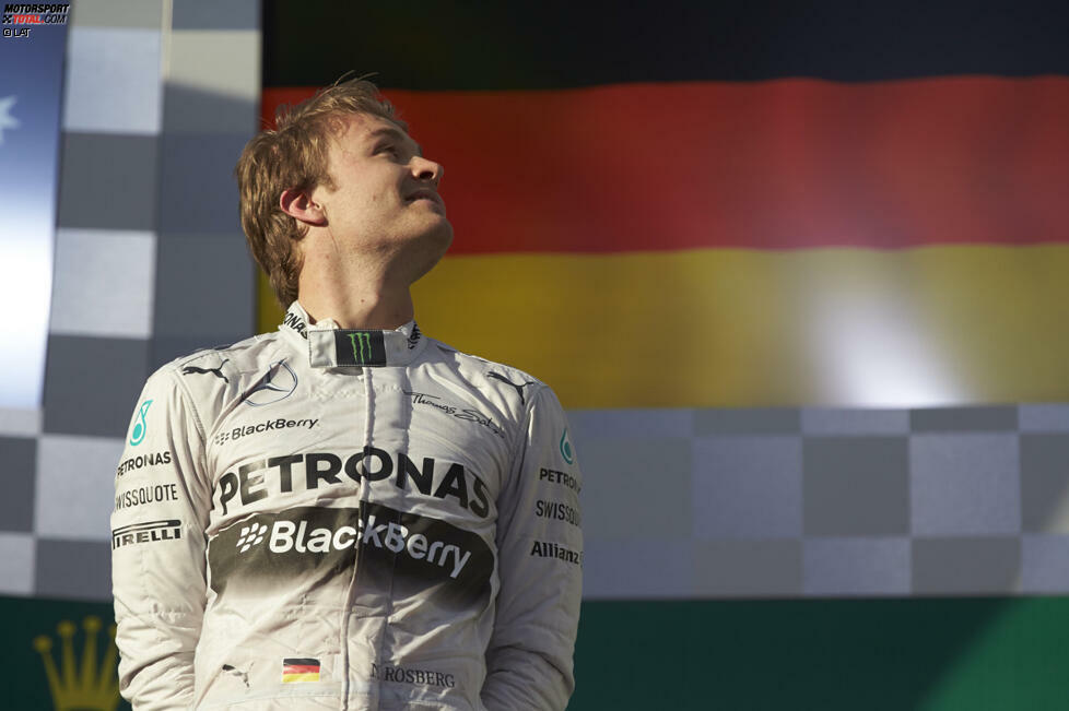 Im Rennen wird klar, wie dominant Mercedes eigentlich ist: Mit sage und schreibe 26,777 Sekunden Vorsprung cruist Nico Rosberg über die Ziellinie und ist damit der erste WM-Führende. Doch zur Führung bei den Konstrukteuren reicht es nicht, weil Mercedes mit dem frühen Aus von Lewis Hamilton erstmals Schwäche zeigt und McLaren auf zwei und drei fährt. Es soll übrigens das einzige Mal bleiben, dass Mercedes in einer WM-Wertung nicht führt...