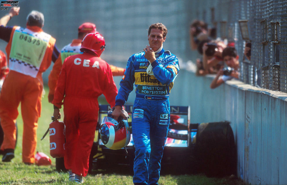 30. April 1995: Unmittelbar nach dem Wechsel von Regenreifen auf Slicks unterläuft Schumacher einer seiner seltenen Fahrfehler und er schmeißt den Benetton an dritter Stelle liegend in die Reifenstapel (auch wenn er später von einem angeblichen Defekt spricht). Hill gewinnt den Grand Prix von San Marino in Imola und liegt in der Weltmeisterschaft mit 20:14 Punkten in Führung.