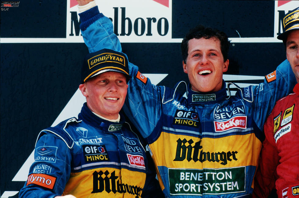 14. Mai 1995: Weil Hill in der letzten Runde mit Getriebeschaden langsam wird und vom zweiten auf den vierten Platz zurückfällt, feiert Benetton den ersten Doppelsieg seit Japan 1990 (Nelson Piquet vor Roberto Moreno). Auch in der Fahrerwertung geht Schumacher mit 24:23 Punkten an Hill vorbei.