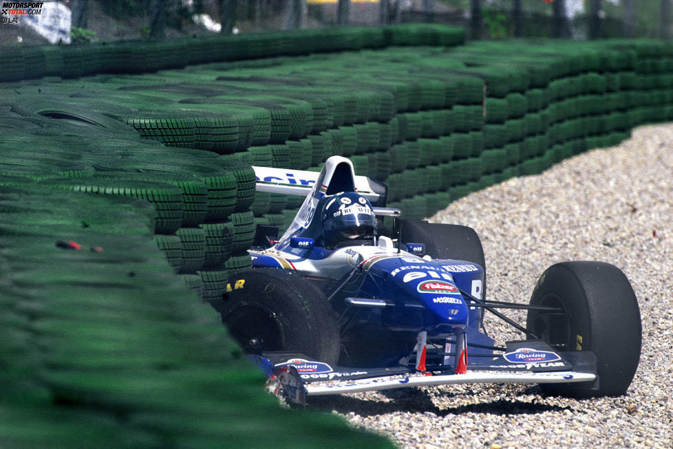 30. Juli 1995: Bei Schumachers Heimspiel in Hockenheim wirft Hill seinen Williams schon in der zweiten Runde in die Reifenstapel. Die Nerven liegen blank. Sein Konkurrent gewinnt indes den Grand Prix von Deutschland und baut den Vorsprung in der Weltmeisterschaft auf 56:35 Punkte aus.