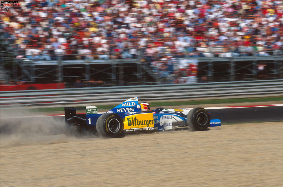 10. September 1995: Beim Überrunden von Taki Inoue kracht Hill in Monza ins Heck von Schumachers Benetton - es ist bereits die zweite Kollision der beiden in der Saison 1995. Unabhängig von der Schuldfrage: Weil Hill dringend Punkte aufholen muss, hilft der Crash Schumacher mehr als dem Briten.