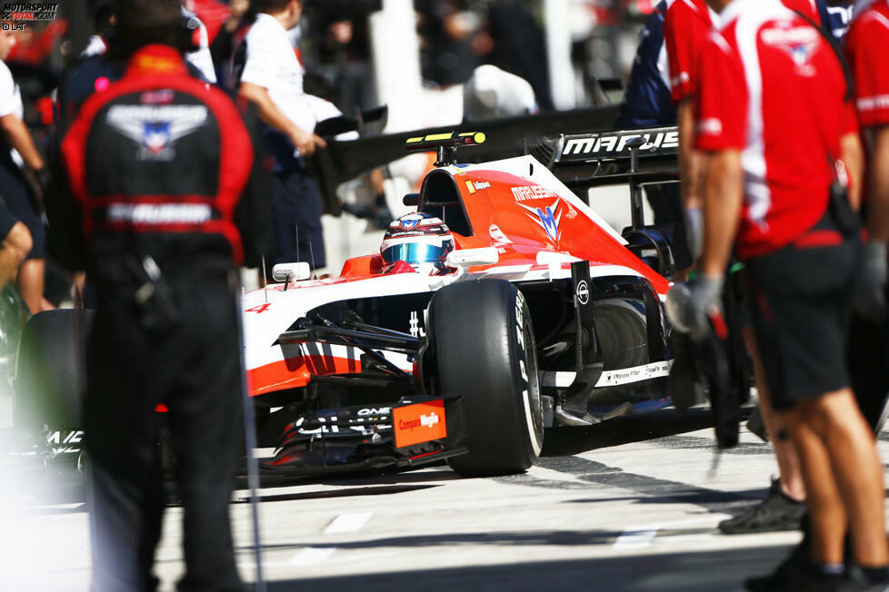 Marussia hat beim Heimspiel auch sportlich kein Glück. Max Chilton muss das einzige ins Rennen geschickte Auto in der zwölften Runde mit einem technischen Defekt abstellen. Doch das ist in diesen Tagen sowieso nur Marussia-Randnotiz.