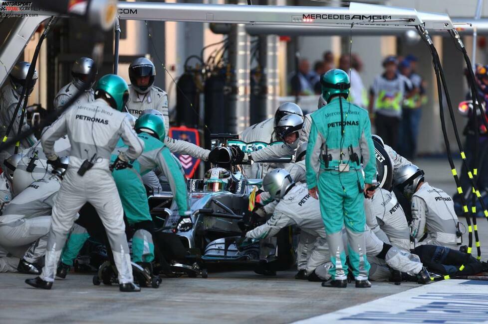Bei Hamilton läuft alles wie am Schnürchen, als er in der 28. Runde zum ersten und einzigen Reifenwechsel kommt.
