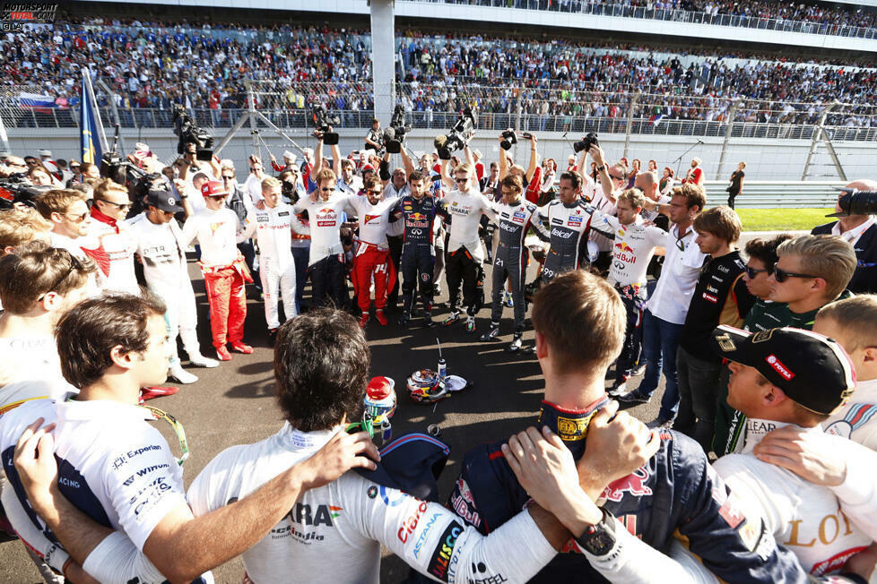 Über allem schwebt am gesamten Grand-Prix-Wochenende am Schwarzen Meer die Sorge um den in Suzuka verunglückten und in einer japanischen Klinik in Lebensgefahr schwebenden Jules Bianchi.