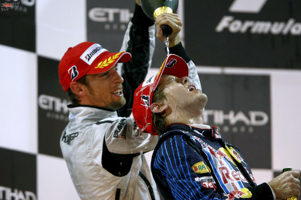 Den Premierensieg holt sich an jenem 1. November Sebastian Vettel, der sich damit auch die Vizeweltmeisterschaft sichern kann. Der Deutsche triumphiert vor seinem Teamkollegen Mark Webber und Weltmeister Button, der im letzten Grand Prix des Brawn-Teams noch einmal auf das Podest steigen darf.