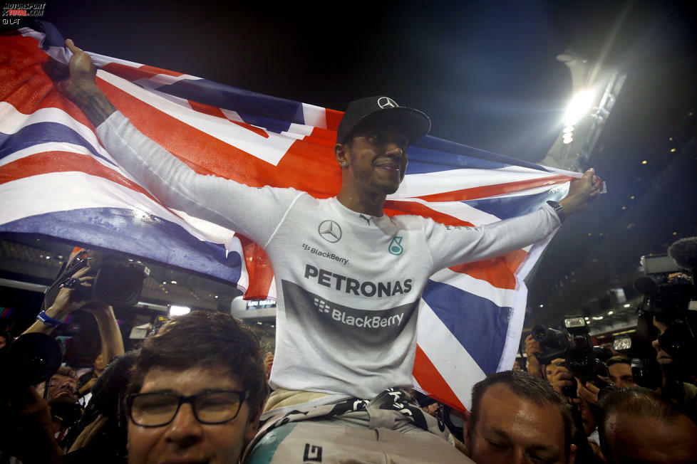 Sieg und Titel gehen somit an seinen Teamkollegen Lewis Hamilton. Mit seinem zweiten WM-Titel krönt sich der Brite außerdem zum ersten Mercedes-Champion seit Juan Manuel Fangio 1955.