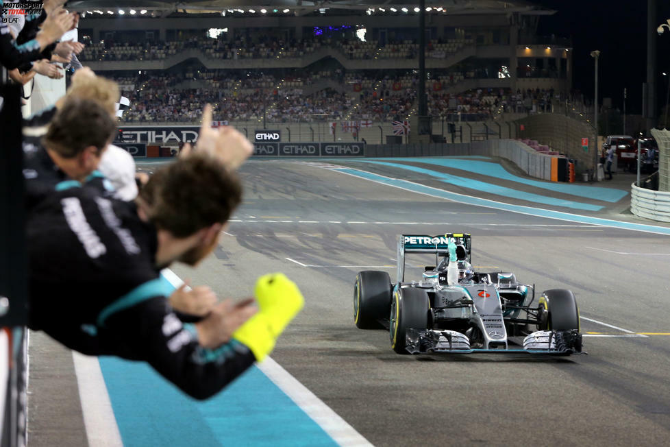 2015 besitzt der Abu-Dhabi-Grand-Prix nur noch statistischen Wert. Alle wichtigen Entscheidungen sind schon lange vor dem Rennen gefallen, sodass es einen ruhigen Ausklang gibt. Nico Rosberg holt sich seinen dritten Sieg in Folge, nachdem er die WM längst verloren hat.