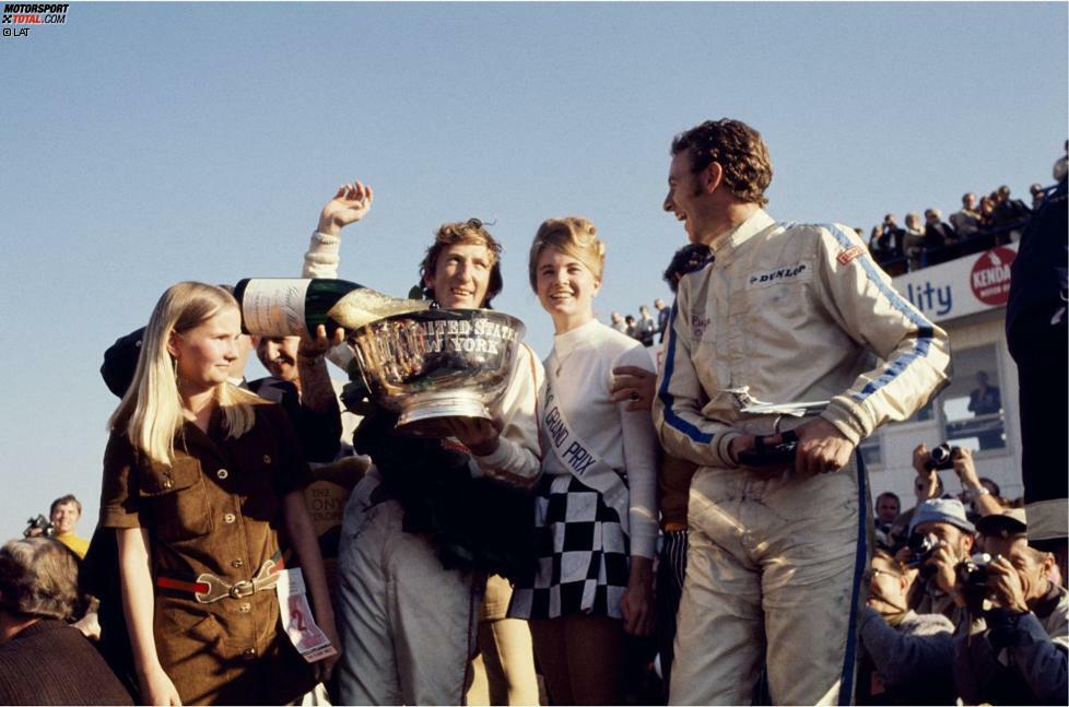 Während in Sebring und Riverside nur je einmal gefahren wurde, etabliert sich Watkins Glen als Bühne für den Grand Prix der USA. Die Formel-1-Legenden Jim Clark, Graham Hill und Jackie Stewart tragen sich in den Jahren 1962 bis 1968 in die Watkins-Glen-Siegerliste ein. Am 6. Oktober 1969 schlägt die große Stunde von Jochen Rindt: Der in Mainz geborene Österreicher erringt den ersten seiner insgesamt sechs Grand-Prix-Siege. Mit dem Lotus-Piloten auf dem Podium stehen Piers Courage (Brabham) und John Surtees (BRM).