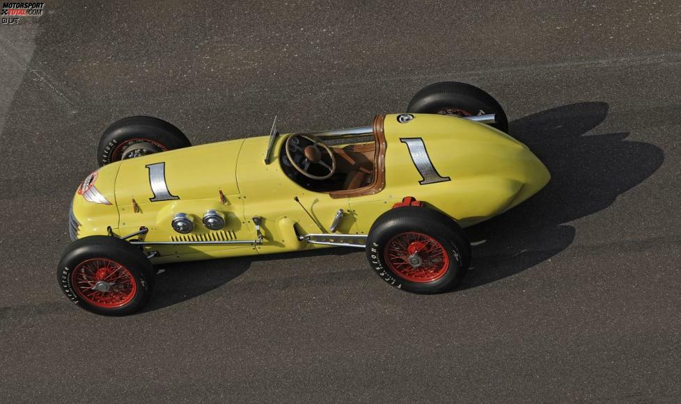 Den Anfang der US-Historie in der Formel 1 macht eine Legende: In den ersten elf Jahren der Weltmeisterschaft (1950 bis 1960) ist das berühmte Indy 500 im Oval von Indianapolis fester Bestandteil des Formel-1-Rennkalenders. Zehn Piloten, allesamt aus den USA, tragen sich in diesem Zeitraum in die Siegerliste ein. Bill Vukovich ist der Einzige, dem zwei Siege (1953 und 1954) gelingen. Das Foto zeigt das Siegerauto von Johnnie Parsons aus dem Jahr 1950, den Kurtis-Kraft-Offenhauser mit der Startnummer 1.