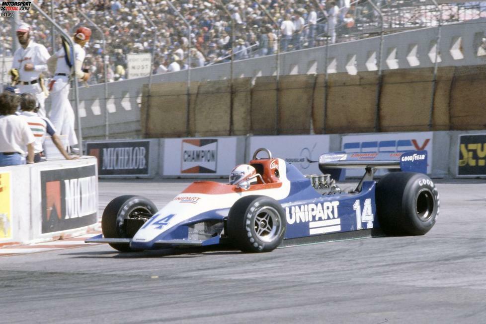 ... Grand Prix der USA-West 1980 versagen am Ensign von Regazzoni am Ende des Shoreline Drive die Bremsen. In der Queens-Haarnadel schießt der Bolide mit der Startnummer 14 geradeaus, trifft erst den gestrandeten Brabham von Ricardo Zunino, anschließend mehrere Reifenstapel und schließlich eine Betonmauer. Regazzoni überlebt, bleibt infolge des Unfalls aber von der Hüfte abwärts gelähmt und ist für den Rest seines Lebens (Tod am 15. Dezember 2006 bei einem Verkehrsunfall in Italien) auf den Rollstuhl angewiesen.