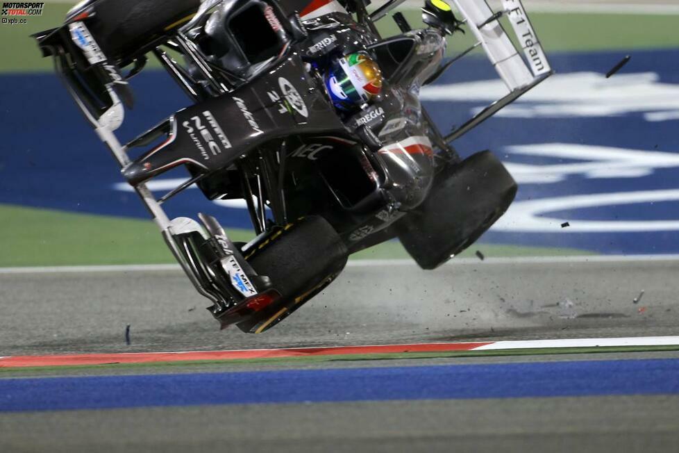 Die neue Flutlichtanlage in Bahrain aus allen Blickwinkeln betrachten musste Esteban Gutierrez. Der Mexikaner drehte einen spektakulären Überschlag...