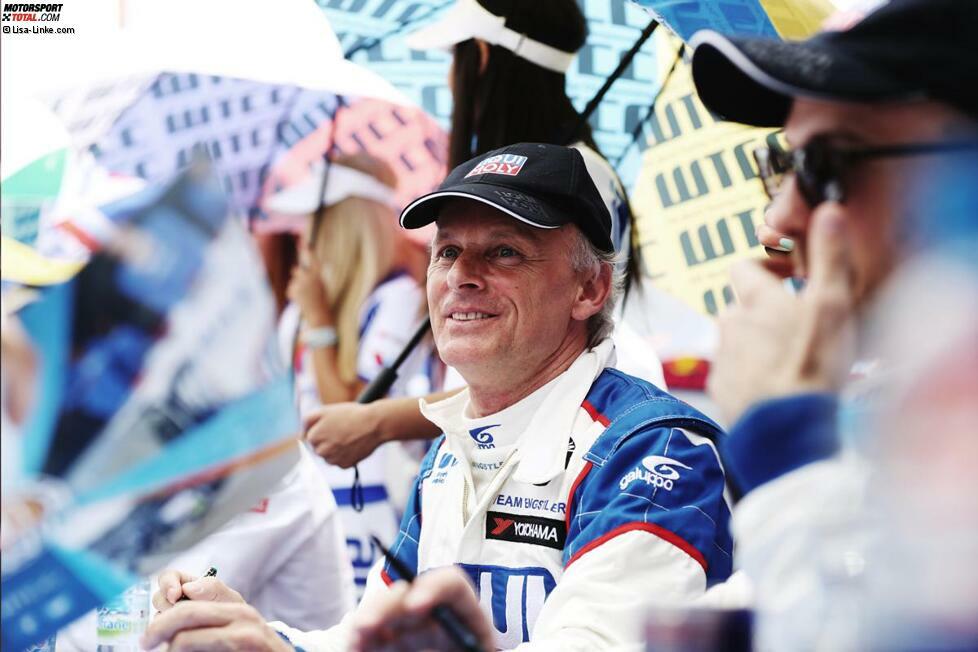 Top: Franz Engstler (BMW/Deutschland) hat sich mit dem Titelgewinn in der TC2-Wertung und mit WM-Punkten im letzten Rennen aus der WTCC verabschiedet. Selbst mit 53 Jahren hat er noch munter mitgemischt.