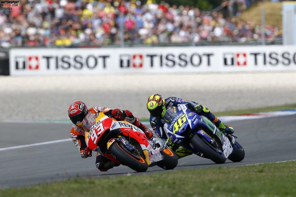 Marquez folgt Rossi wie ein Schatten, doch in Runde 20 erstmals der Platztausch. Nun kann Rossi seinen Gegner studieren.