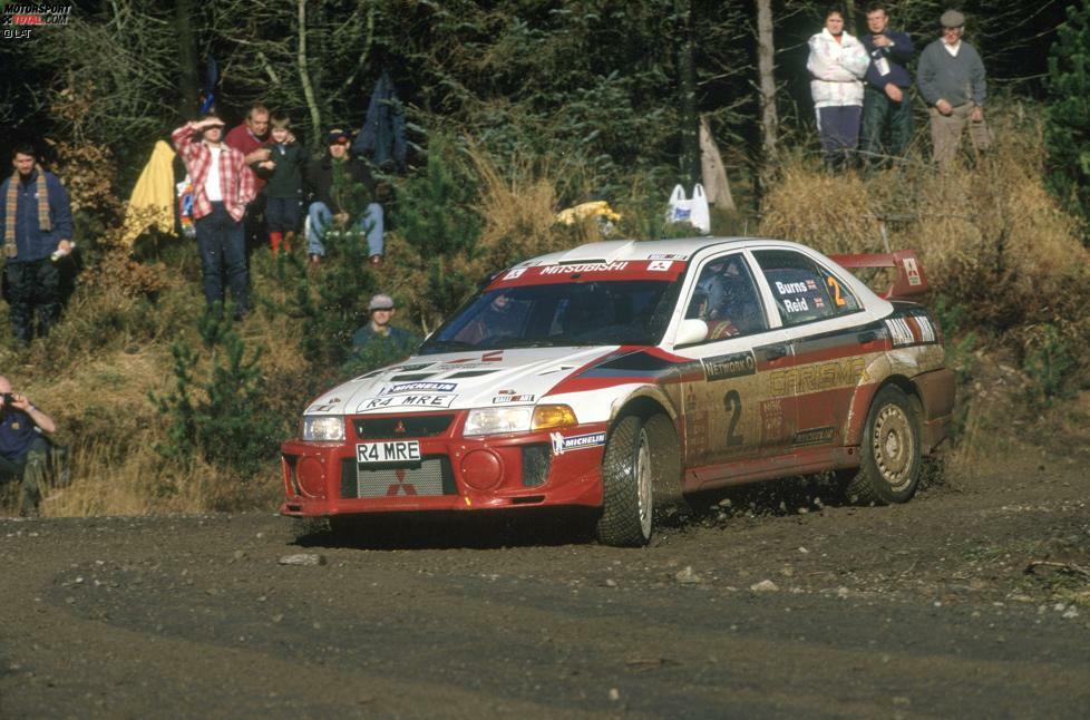 Sieg vor heimischem Publikum: Im Schatten des WM-Duells Sainz/Mäkinen gewinnt Burns die Rallye Großbritannien.