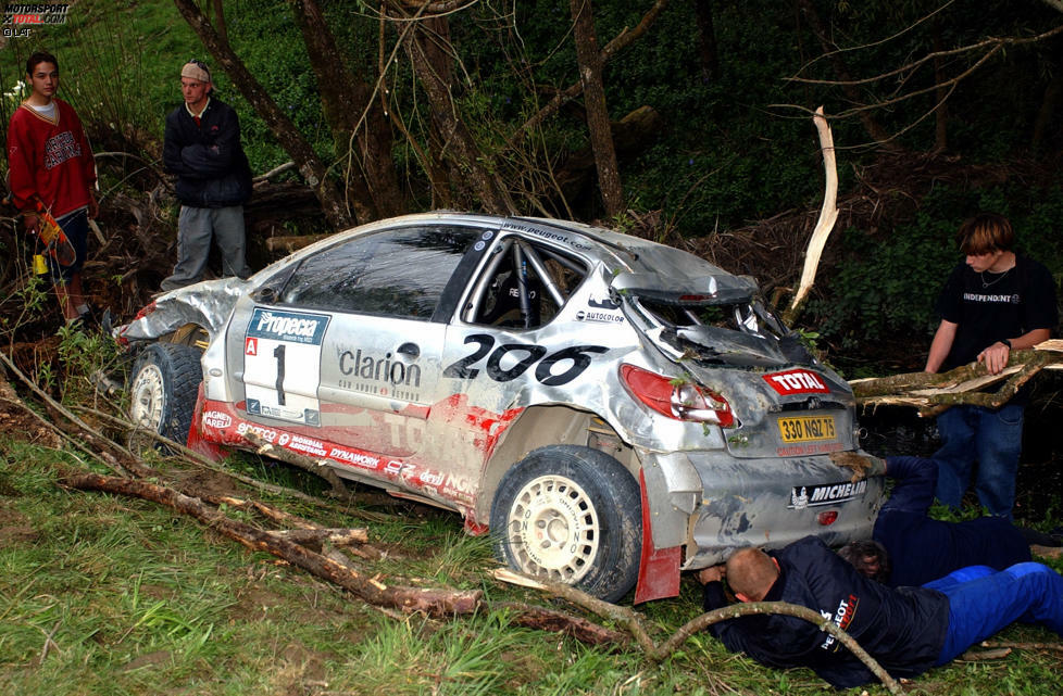 Als Weltmeister wechselt Burns 2002 zu Peugeot. Er steht aber klar im Schatten von seinem Teamkollegen Marcus Grönholm.