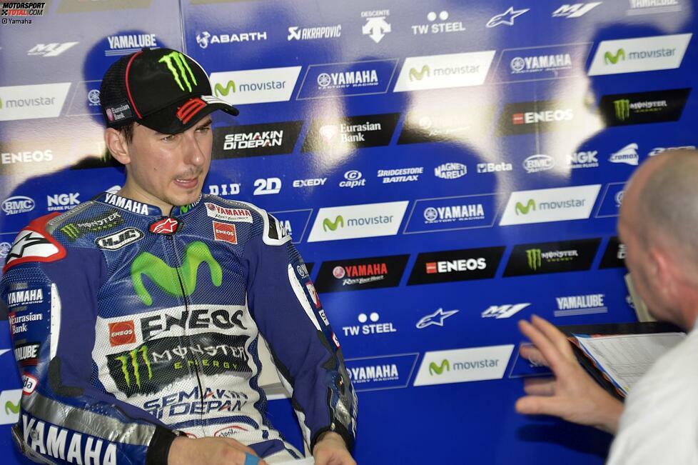 Jorge Lorenzo rettet Platz vier ins Ziel, nachdem ihm in den letzten Runden eine gelöste Helmposterung die Sicht geraubt hat.