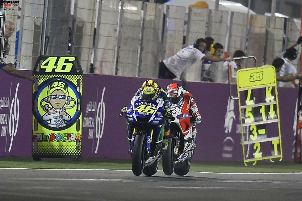 Yamaha gegen Ducati: Valentino Rossi gewinnt ein spannendes Rennen hauchdünn vor Andrea Dovizioso.