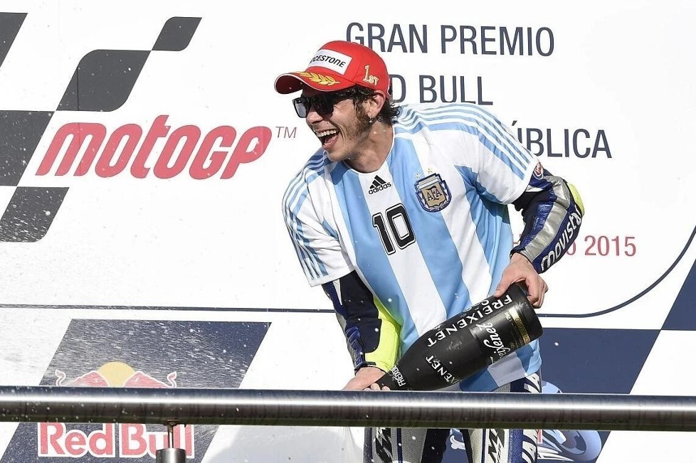 Reifenpoker in Argentinien: Valentino Rossi holt den Sieg - Marc Marquez stürzt beim entscheidenden Überholmanöver