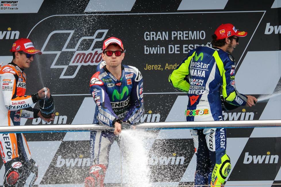 So ist es Lorenzo, der die Korken knallen lässt. Im vierten Saisonrennen war es schon der dritte Yamaha-Sieg!