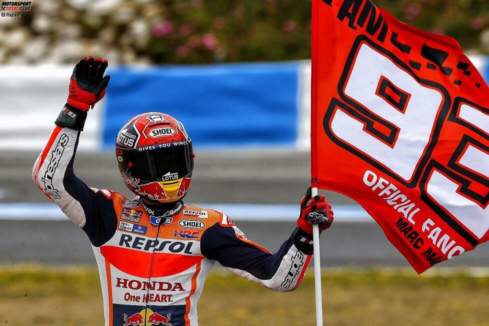 Auch Marc Marquez hat einen Grund zum Feiern, denn trotz Fingerverletzung sammelt er wichtige 20 Punkte für den zweiten Platz.