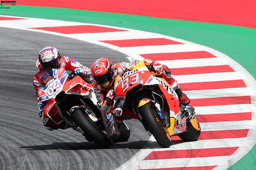 In Spielberg gewinnt Dovizioso ein packendes Duell gegen Marc Marquez in der letzten Kurve. Und auch in Motegi setzt sich der Ducati-Pilot in der letzten Runde durch. Dovizioso kann das WM-Rennen bis zum Finale in Valencia offenhalten.