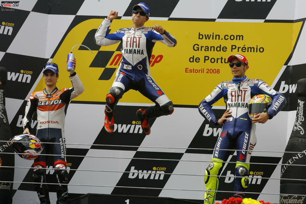 In Estoril holt der Mallorquiner schließlich seinen ersten Sieg - in seinem erst dritten MotoGP-Rennen! Er gewinnt vor Dani Pedrosa (Honda) und seinem Teamkollegen Rossi.