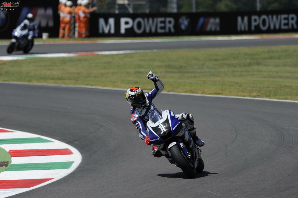 Die Saison 2011 wird zum großen Duell mit Casey Stoner. Lorenzo führt die WM nach fünf Rennen an, stürzt dann aber im Regen von Silverstone. Stoner übernimmt das Kommando. Die Entscheidung fällt im Warmup in Australien. Lorenzo verletzt sich bei einem Sturz einen Finger und lässt die letzten drei Rennen aus. Er wird Vizeweltmeister.