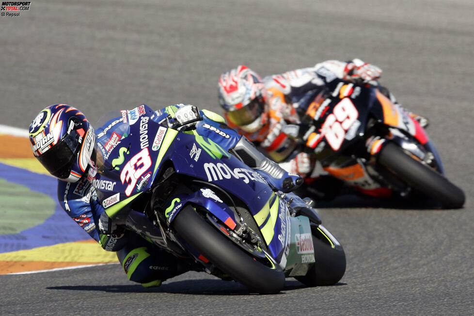 Gleich darauf gewinnt Melandri auch in Valencia. Damit ist er hinter Valentino Rossi und vor Nicky Hayden der Vizeweltmeister der MotoGP-Saison 2005.