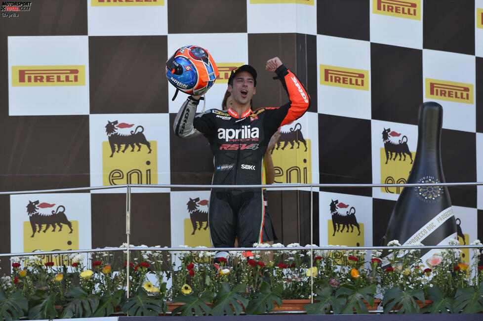 Melandri wechselt für 2014 zu Aprilia und unternimmt einen neuen Anlauf auf den WM-Titel. Erst in der zweiten Saisonhälfte kommt er mit der RSV4 klar und gewinnt sechs Rennen.