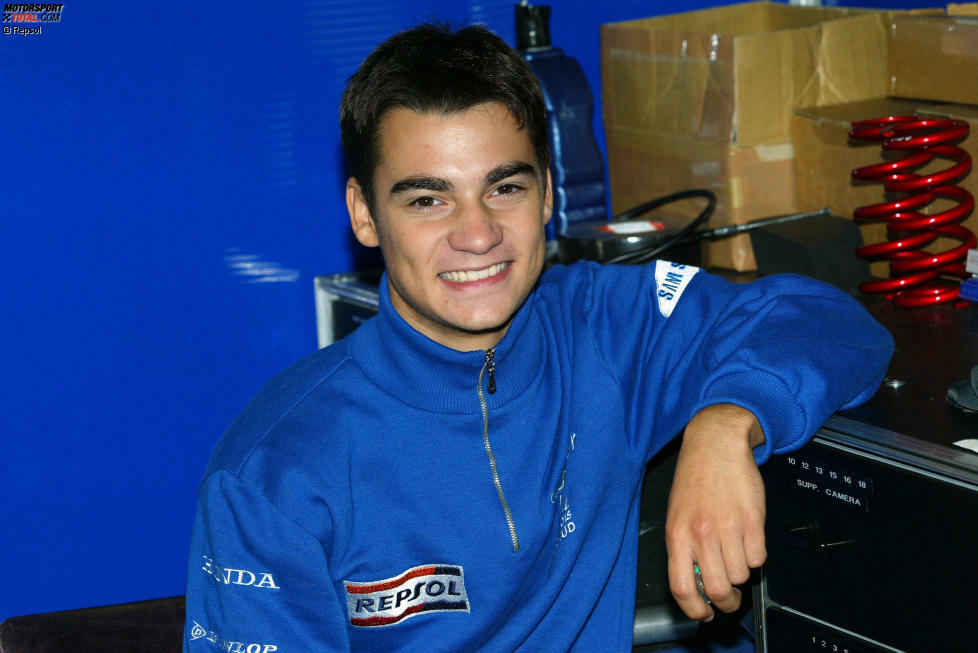 2003 beginnt der Erfolgszug von Pedrosa. Mit fünf Siegen holt er sich zwei Rennen vor Saisonende den WM-Titel in der 125er-Klasse. In Australien bricht sich Pedrosa beide Knöchel und es startet der erste schmerzhafte Winter.