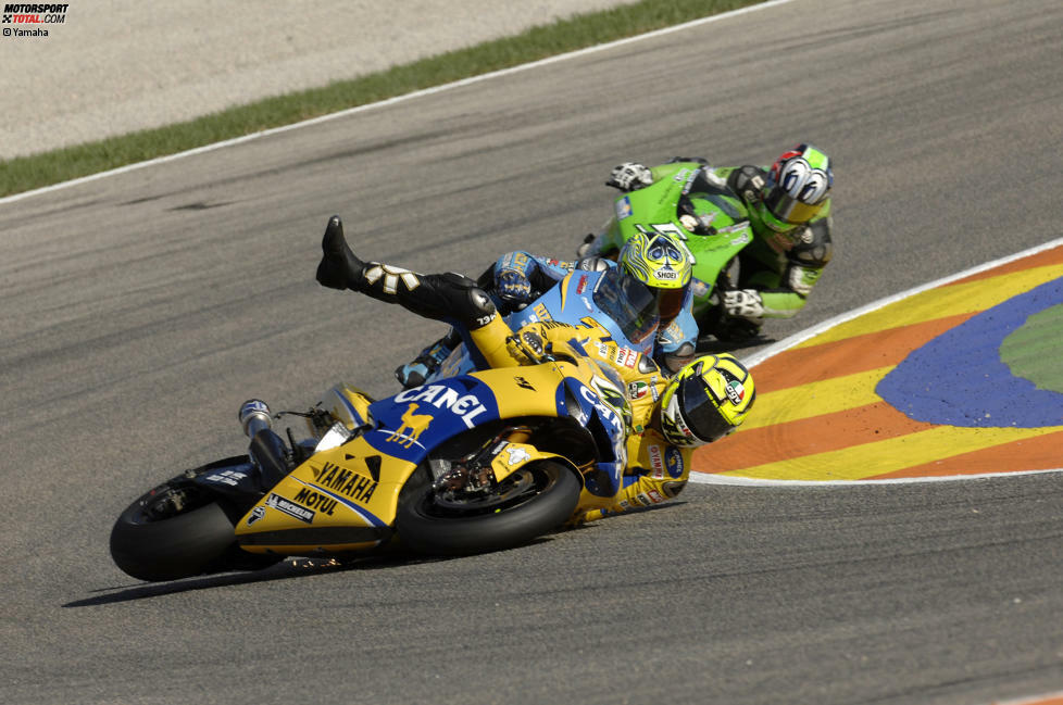 Die Entscheidung fällt beim Finale in Valencia und das Undenkbare passiert: Rossi stürzt in der Anfangsphase und beraubt sich aller Chancen. Nicky Hayden wird Dritter und ist damit Weltmeister. Zum ersten Mal seit dem Jahr 2000 ist Rossi nicht mehr Weltmeister.