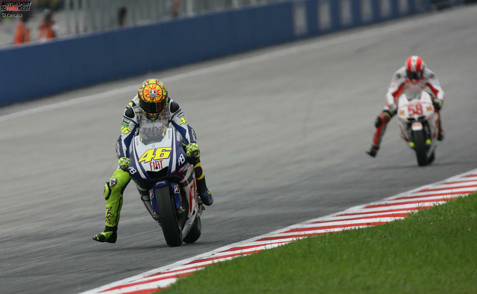 Es dauert aber bis Malaysia im Herbst, bis Rossi wieder ein Rennen gewinnt. Dieser Sieg im Jahr 2010 war der Beginn einer zweieinhalbjährigen Durststrecke für alle seine Fans...