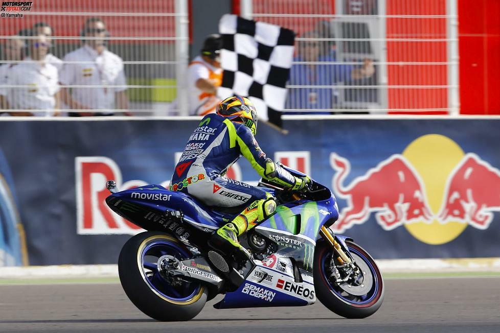 2015 startet Rossi mit einem Sieg und mausert sich zum WM-Favoriten. Die ersten zwölf Rennen beendet er dank cleverer Taktik auf dem Podest. Sein Teamkollege Jorge Lorenzo ist vom Speed her der schnellere Mann.