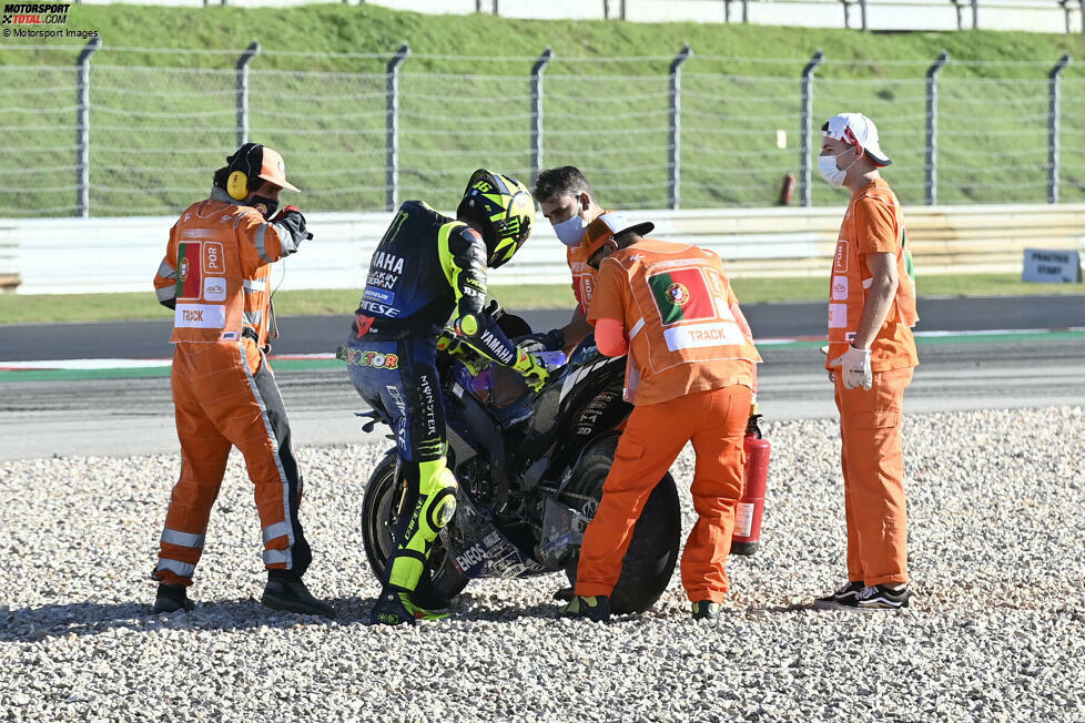 2020 ist das Jahr der Coronavirus-Pandemie und es gibt nur 14 Grands Prix. Beim zweiten Rennen steht Rossi auf dem Podest. Es bleibt sein einziges Highlight. Bei drei Rennen hintereinander scheidet er durch Stürze aus. Dann wird er positiv auf das Coronavirus getestet und muss zwei Rennen auslassen. Mit WM-Platz 15 ein Jahr zum Vergessen.