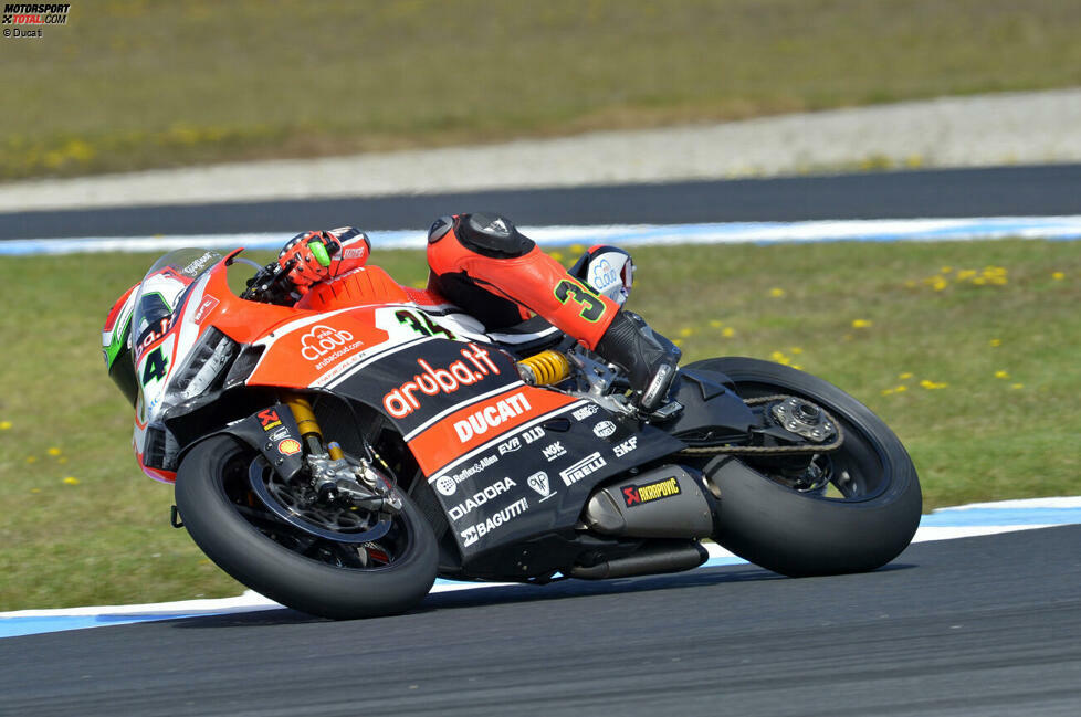 Ende 2008 verabschiedet sich Bayliss in den Ruhestand, absolviert aber noch Testfahrten für Ducati. Beim Saisonauftakt 2015 erfolgt das überraschende Comeback. Der Australier schwingt sich in den Sattel der Panigale und vertritt bei vier Rennen den verletzten Davide Giugliano. Einmal kommt er als Neunter noch in die Top 10.