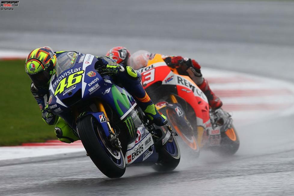 ....Bei Rennhalbzeit kann Marquez den Druck erhöhen und rückt Rossi immer näher.