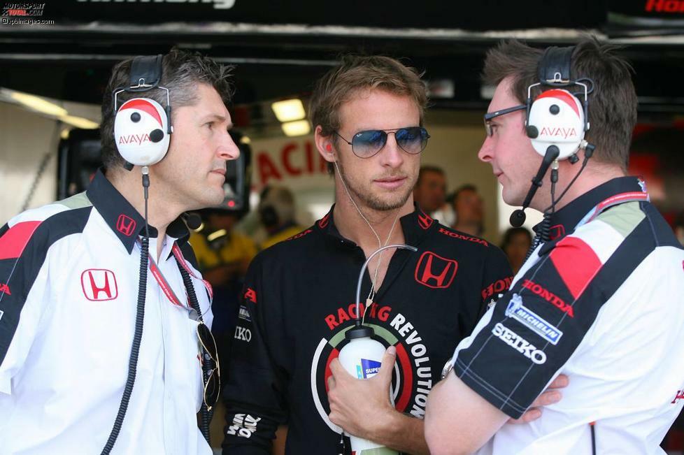 06. Verständigungs-Probleme? Gleiches Team, gleiche aggressive Stimmung: Beim Rennen in den USA wollte es 2006 nicht so ganz klappen mit der Kommunikation zwischen Jenson Button und Honda. 